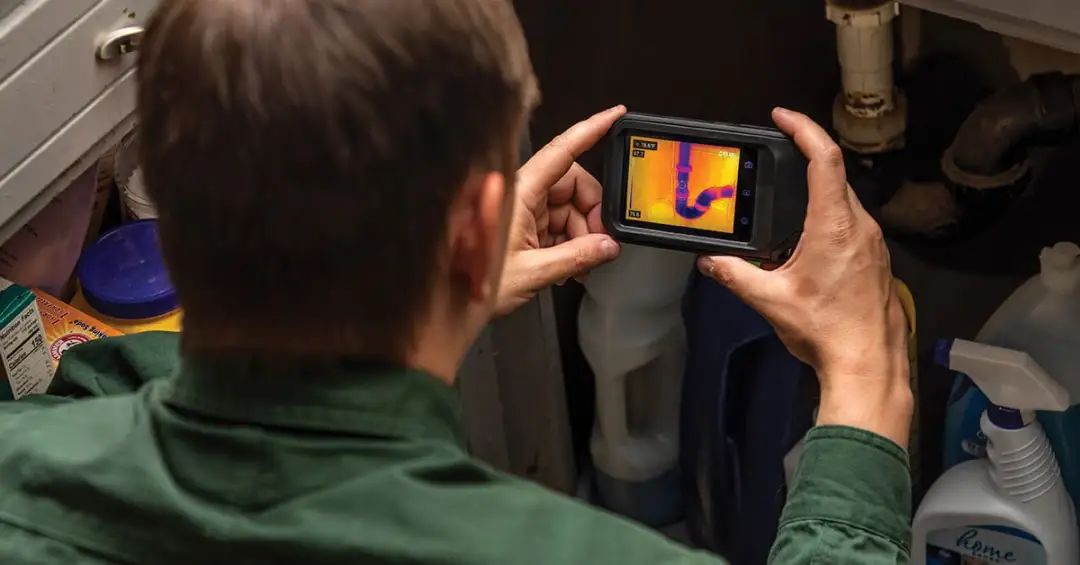 FLIR C3-X的电池可以连续工作4小时,而FLIR ONE Pro只有40分钟.jpg FLIR C3-X的电池可以连续工作4小时,而FLIR ONE Pro只有40分钟.jpg