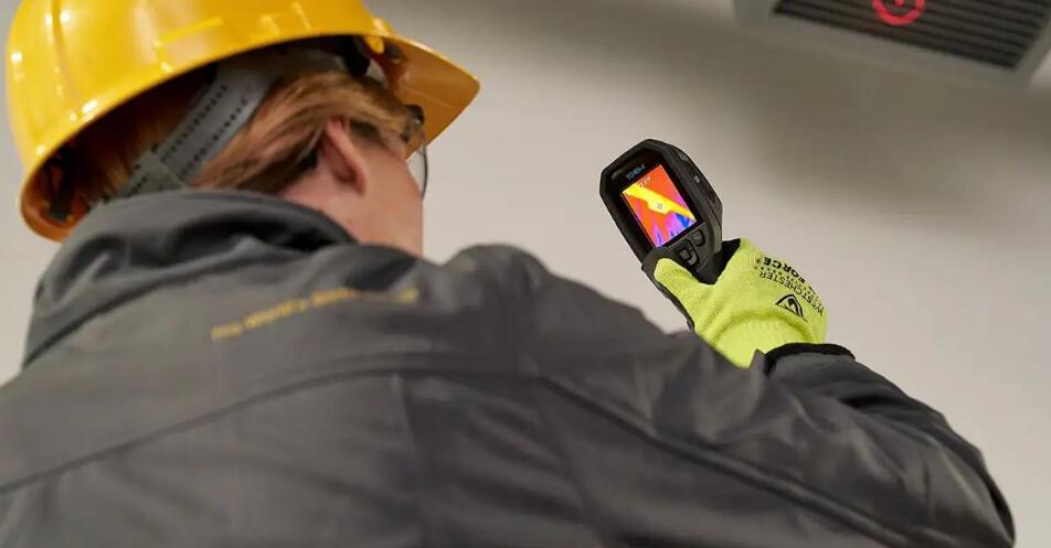 FLIR TG165-X采用手枪式握把设计.jpg FLIR TG165-X采用手枪式握把设计.jpg