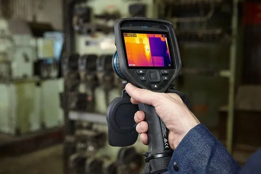 FLIR E96高级红外热像仪拥有先进的可互换AutoCal智能自标定镜头.jpg FLIR E96高级红外热像仪拥有先进的可互换AutoCal智能自标定镜头.jpg